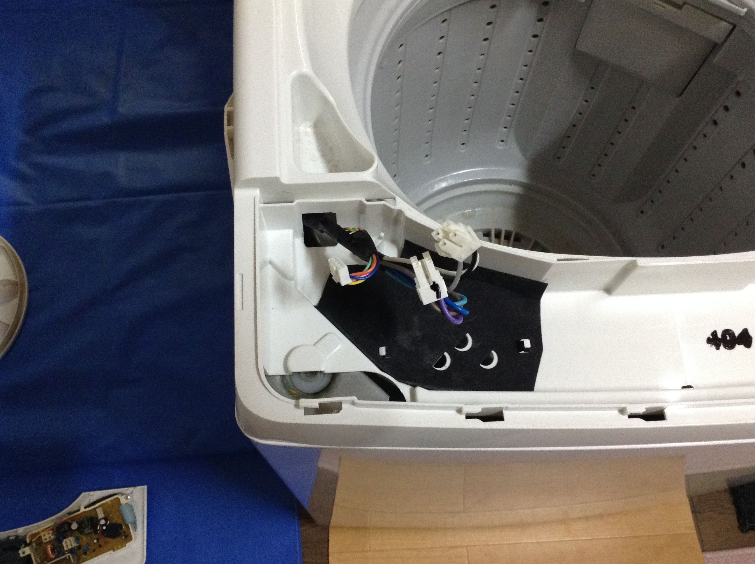 洗濯槽分解クリーニング TOSHIBA AW-404(W) 詳細説明｜佐久市のハウス 
