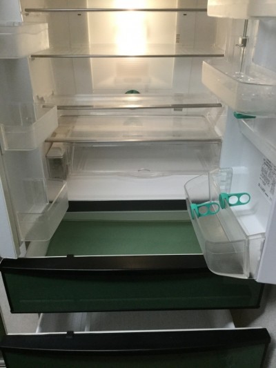 冷蔵庫の内部の汚れクリーニング