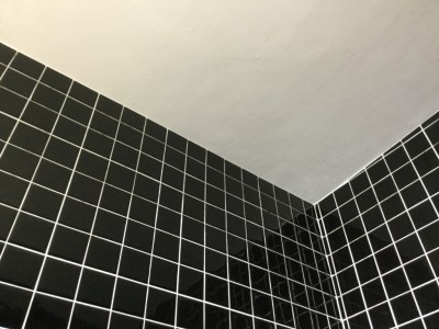 天井高のタイル張りお風呂のクリーニング