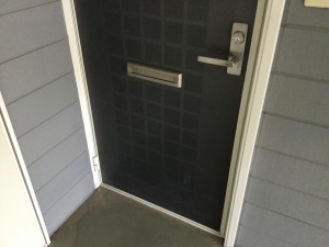 玄関ドアの汚れ