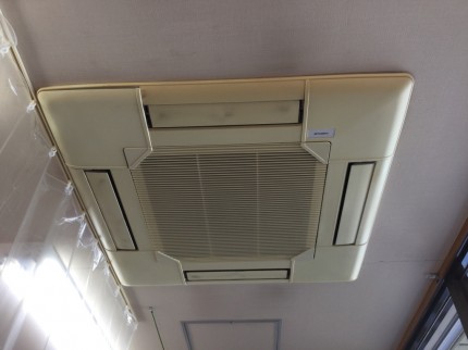 天井埋込型エアコン分解クリーニング