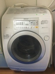Nationalの斜めドラム洗濯機の分解洗浄です。