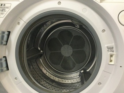斜めドラム洗濯機　分解洗浄　National　NA-V62です。WaRM　WaSH。なかなか分解して洗浄することができない・・・という時代から、分解して洗浄することが可能になりました！乾燥モードを使用しないとヌメリ汚れが内部に溜まり、洗濯後の洗濯物にいやなニオイがついてしまう！一度分解して内部を洗浄しましょう！