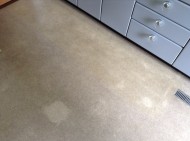 キッチンの床のクリーニング