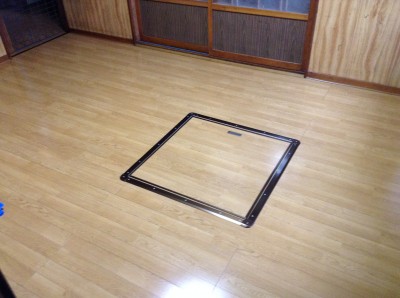 床の修繕